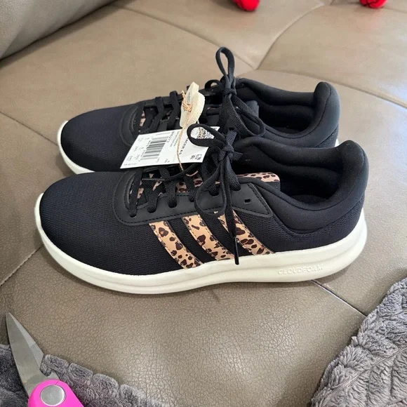 Adidas lite racer 4.0 •NWT •7.5 - Picture 3 of 7